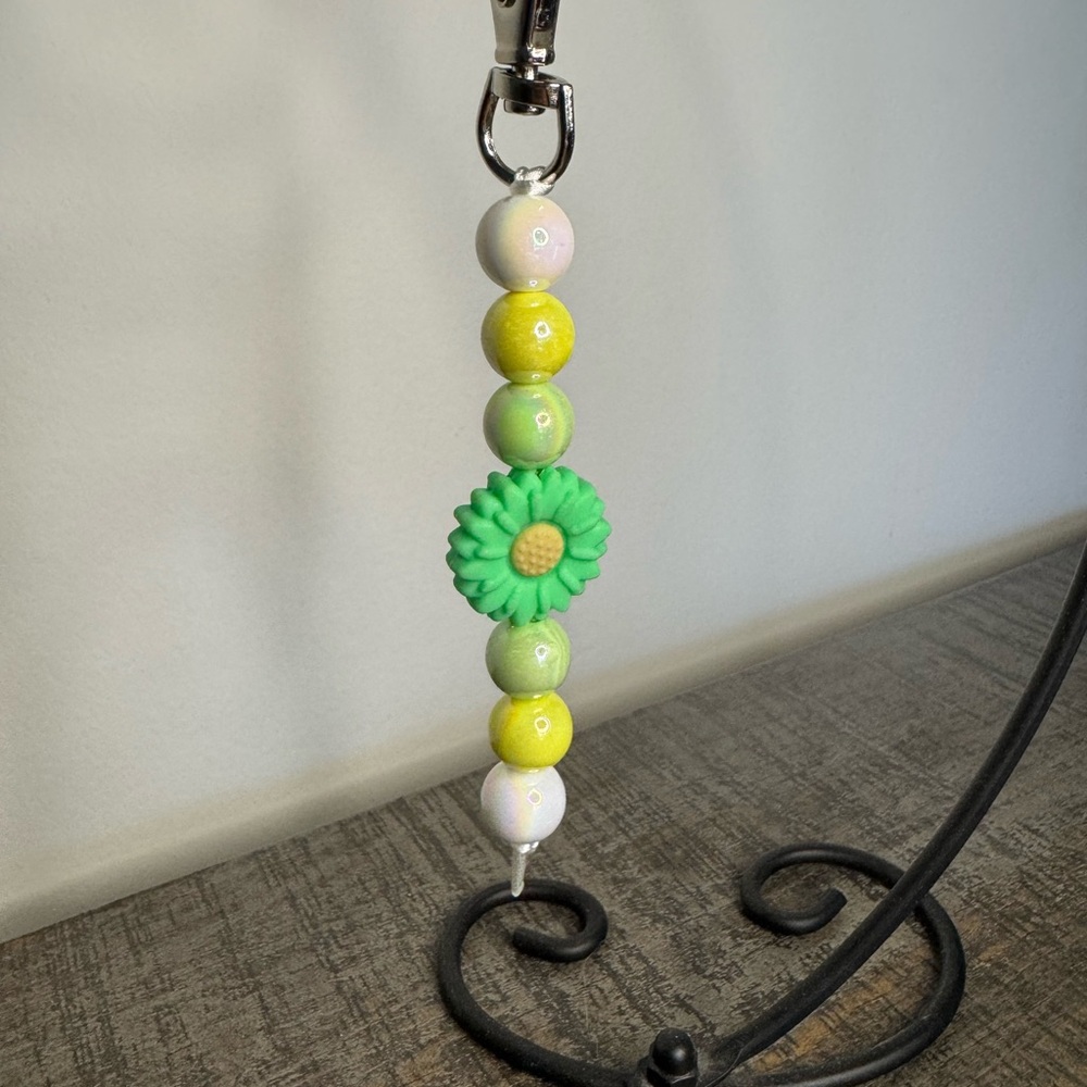 Boho Daisy Keychain – NWOT